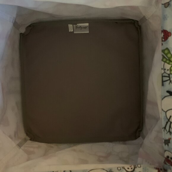 Thirty‑One Square Utility Tote “Snow Daze” in Excellent Pre‑Owned Condition - Picture 4 of 4